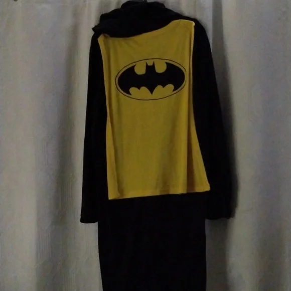 NWT DC Batman pajamas with attached hood and cape black and yellow size L - Picture 4 of 5